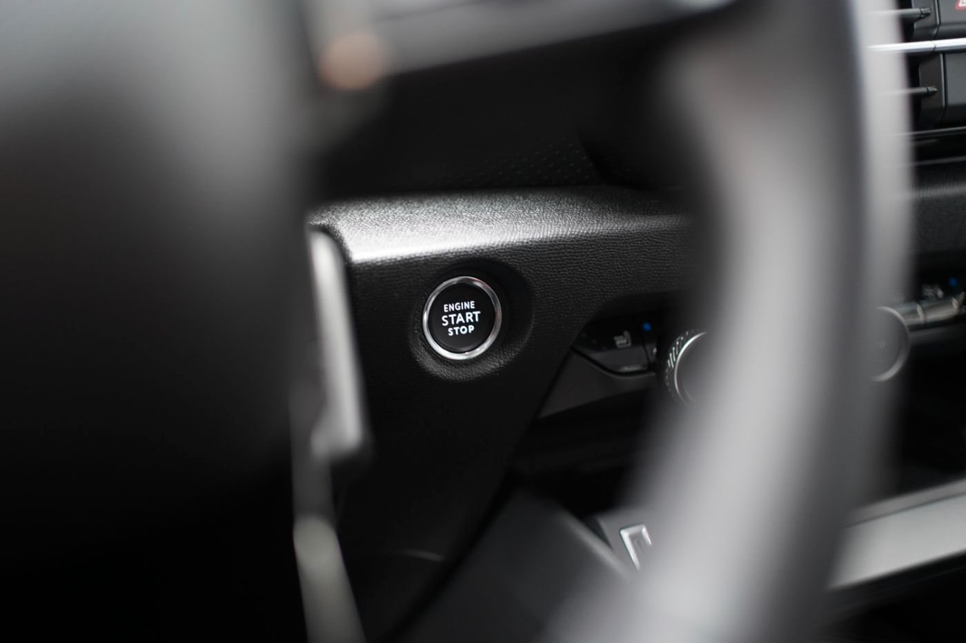 Fahrzeugabbildung Citroën C4 PureTech 130 Shine Anhängerkupplung Allwetter