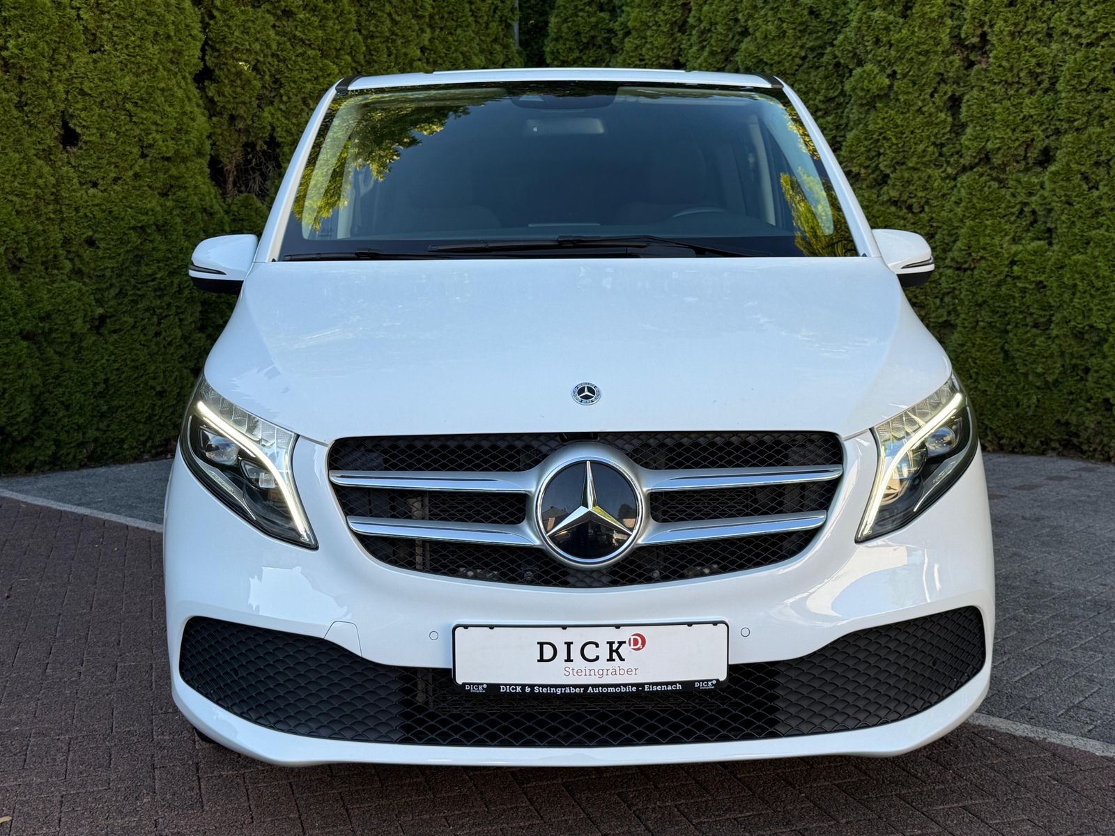 Vehicle illustration Mercedes-Benz V 220 d 9G Long LED+MBUX+DISTR+KAM+SHZ+PARK+7Si