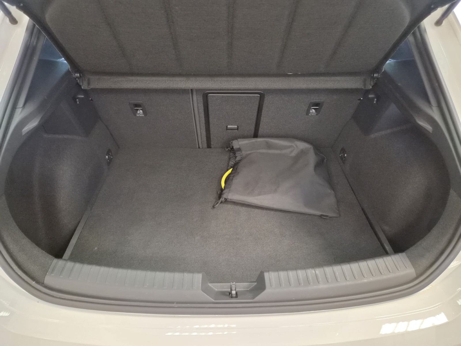 Fahrzeugabbildung CUPRA Leon VZ e-Hybrid / GEPFLEGT / NAVI / KAMERA