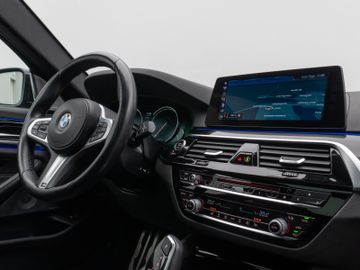 Fahrzeugabbildung BMW 540d xDr Tour HUD ACC Pano 360° Bowers & Wilkins