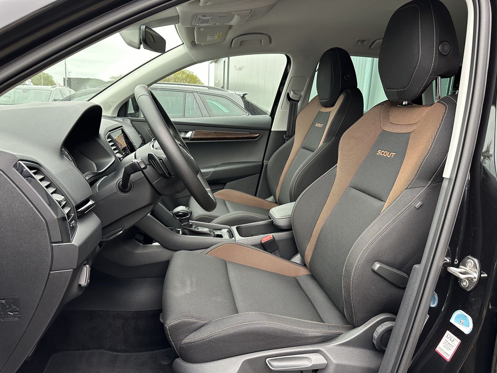 Fahrzeugabbildung SKODA Karoq 2.0 TDI DSG 4x4 Scout NAV+LED+SHZ+18ZO+PP