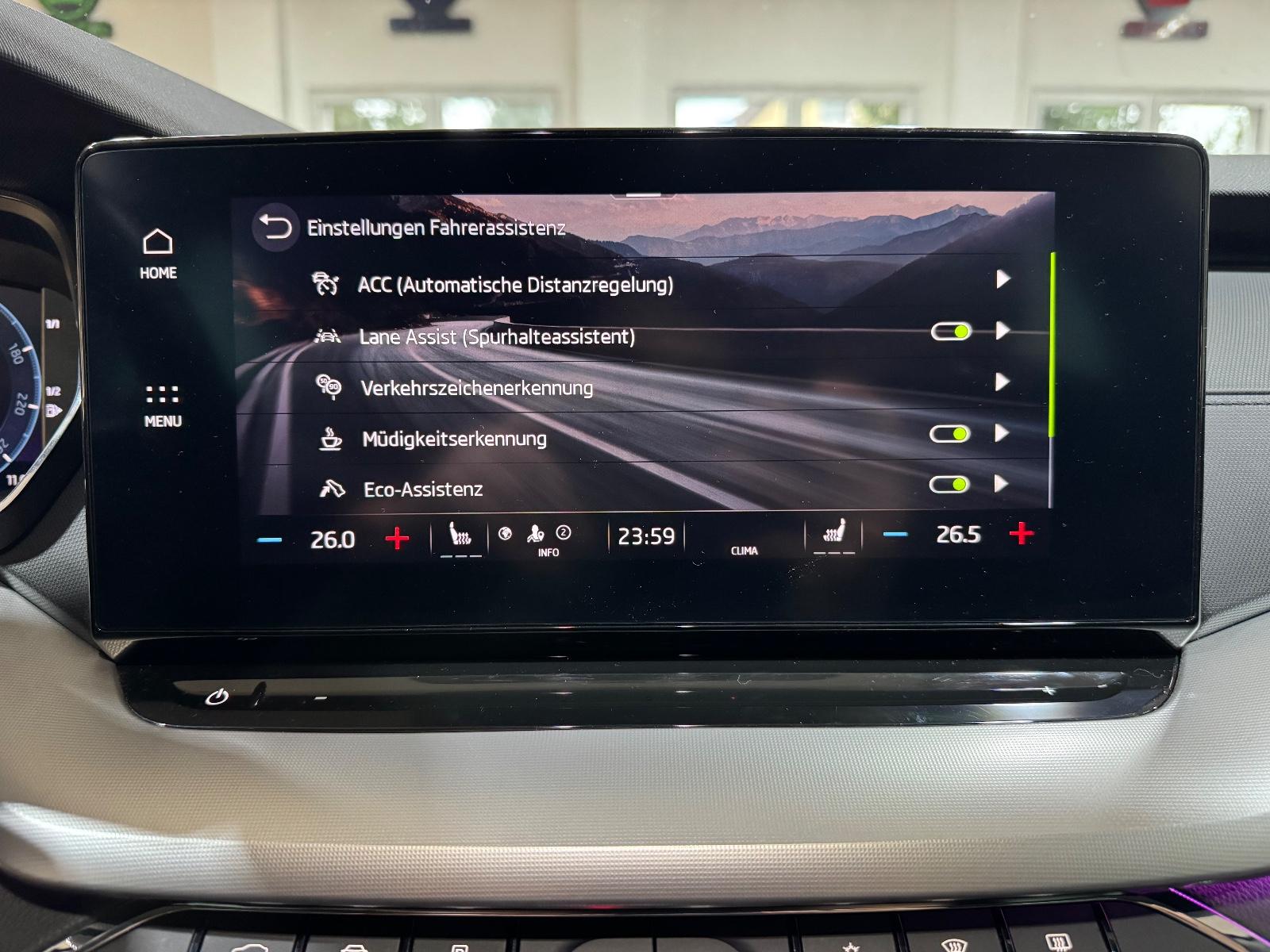 Skoda OctaviaCombiClever 2.0TDI DSG/STHEIZ/AHK/MATRIX