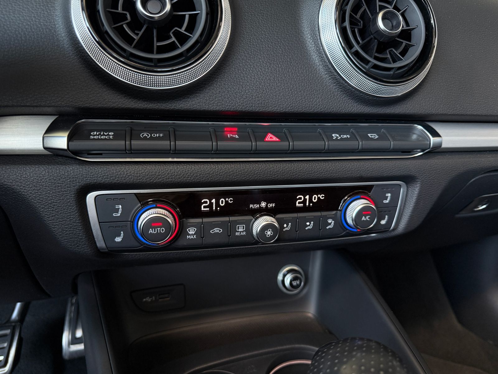 Fahrzeugabbildung Audi A3 Cabriolet S line 35 TFSI KAM LED NAVI