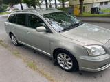 Toyota Avensis - Toyota Avensis aus 2005 mit Diesel-Antrieb