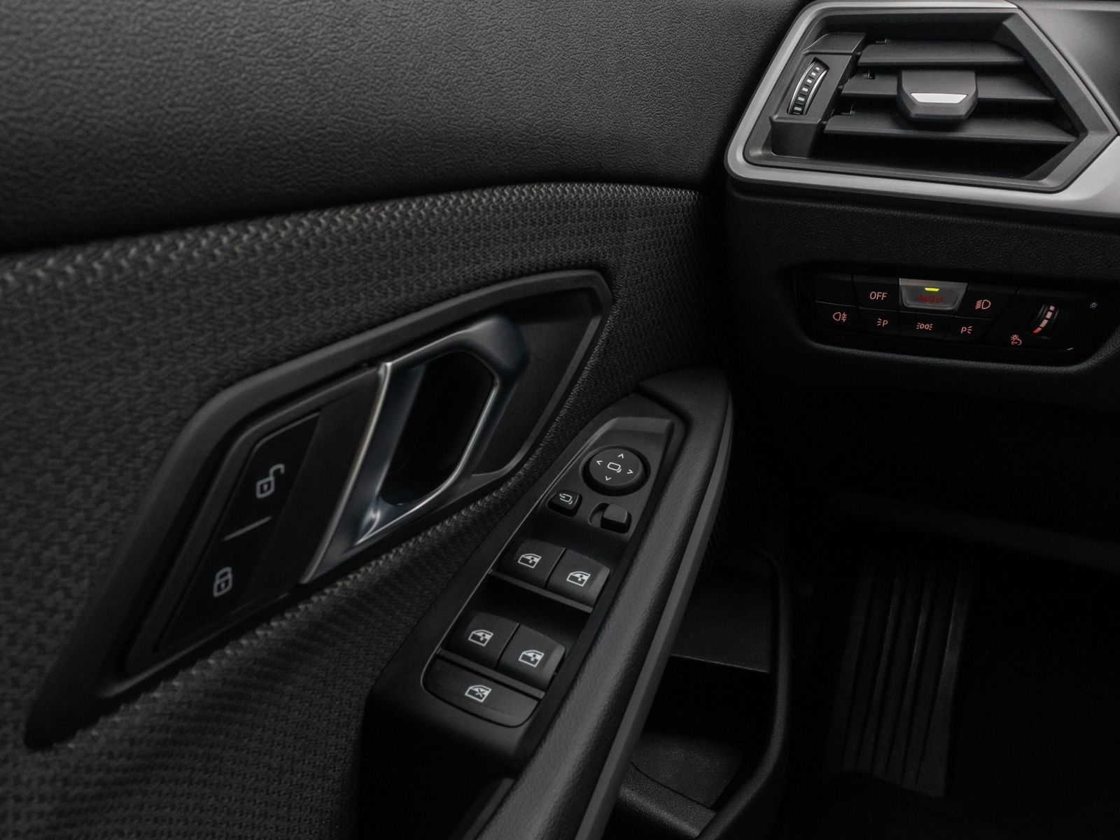 Fahrzeugabbildung BMW 318i GeschwindigReg DAB PDC Cockpit+ Widscreen