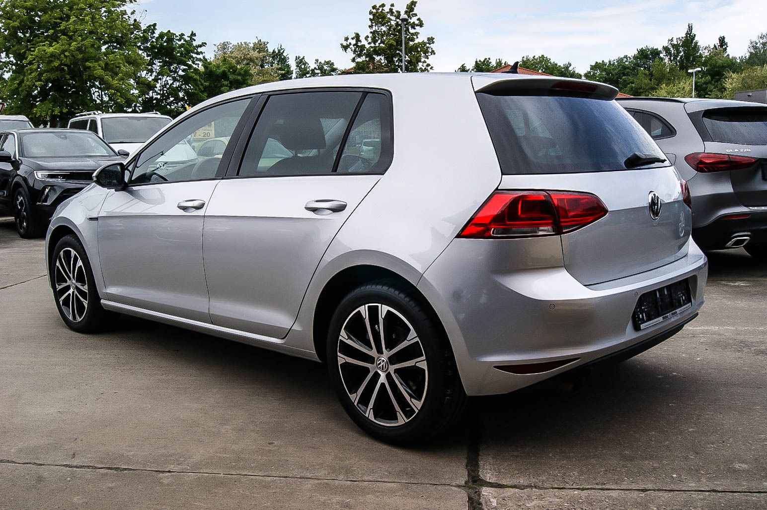 Fahrzeugabbildung Volkswagen Golf VII 1.6 TDI Lounge Bi-XENON NAVIGATION PDC