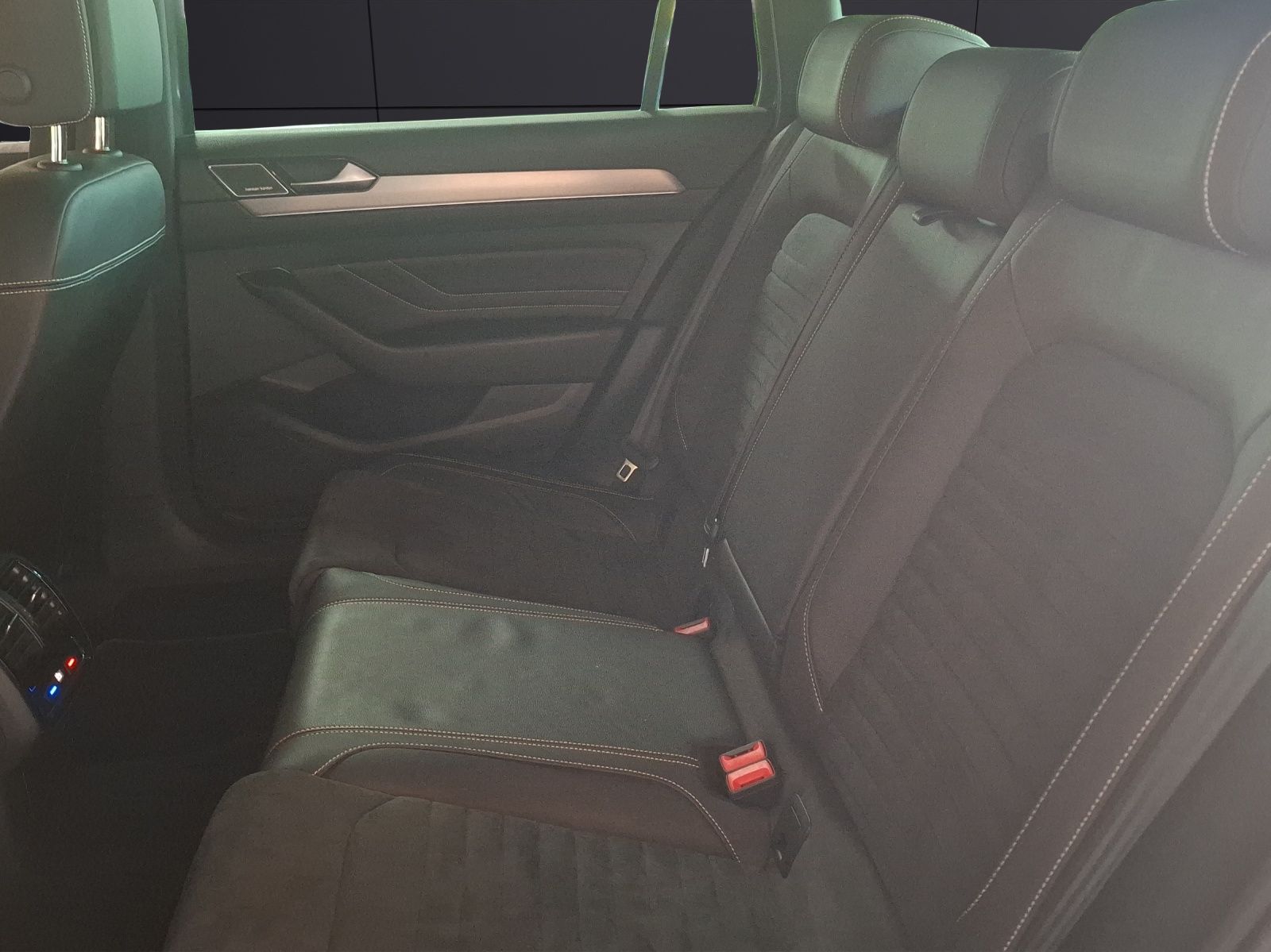 Fahrzeugabbildung Volkswagen Passat Variant TDI Elegance DSG R-Line Matrix AH