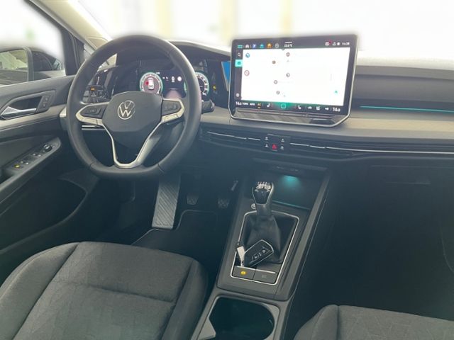 Fahrzeugabbildung Volkswagen Golf 1.5 TSI LIFE NAVI STANDHZG GJR