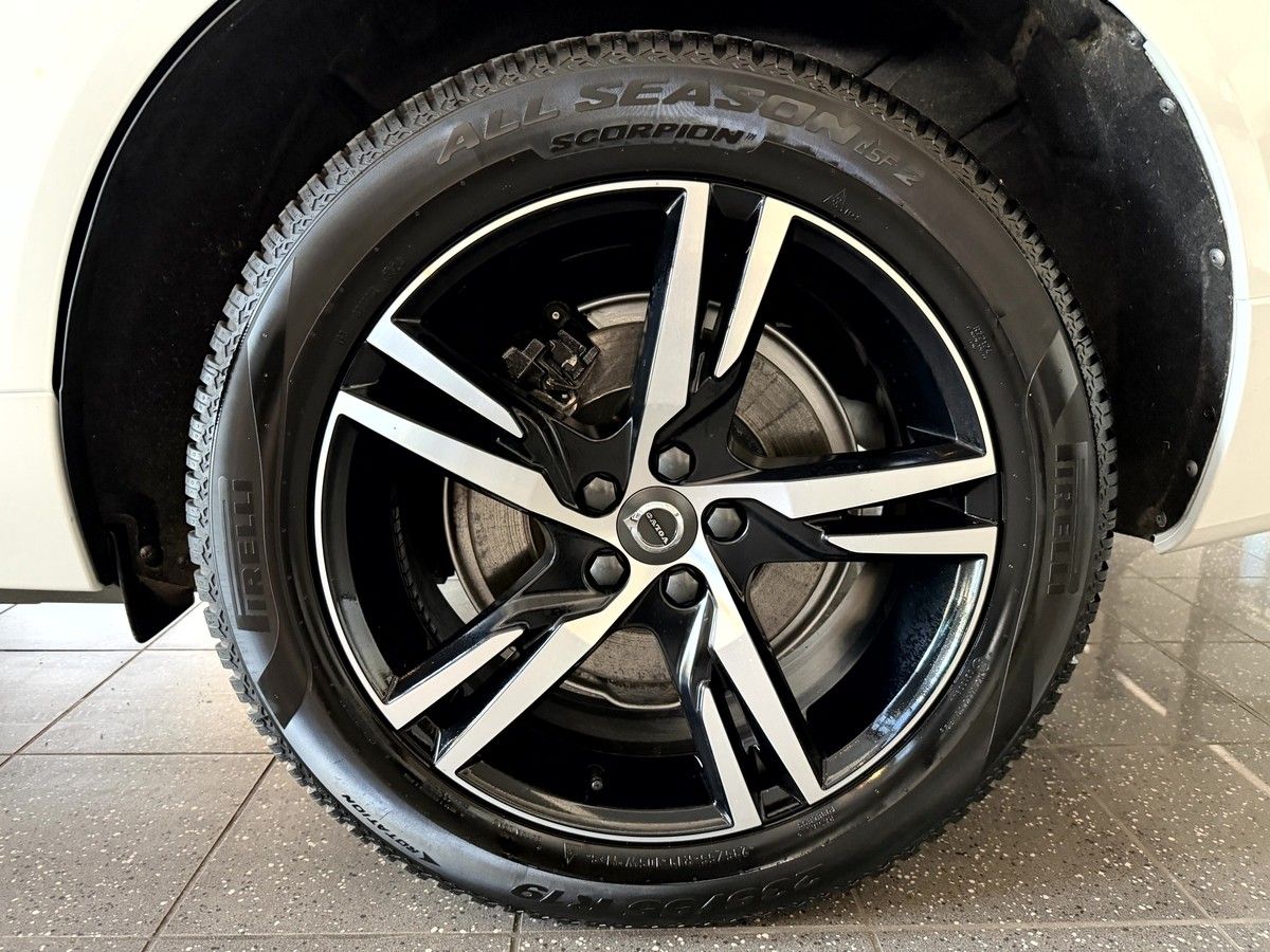Volvo XC60 T8 AWD R-Design Pano ACC HUD AHK Standhzg foto 18