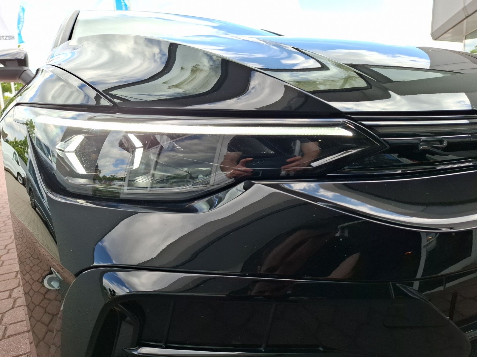 Fahrzeugabbildung Volkswagen Golf VIII R Performance Black-Edition Matrix Har