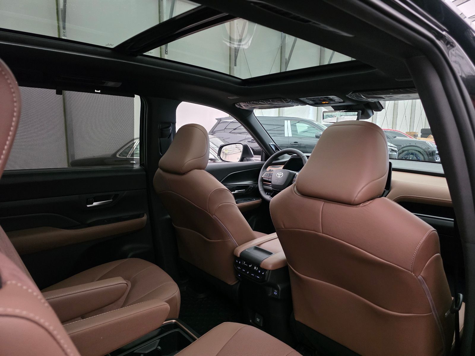 Fahrzeugabbildung Toyota GRAND Highlander Platinum Max T1: 68.000 EURO