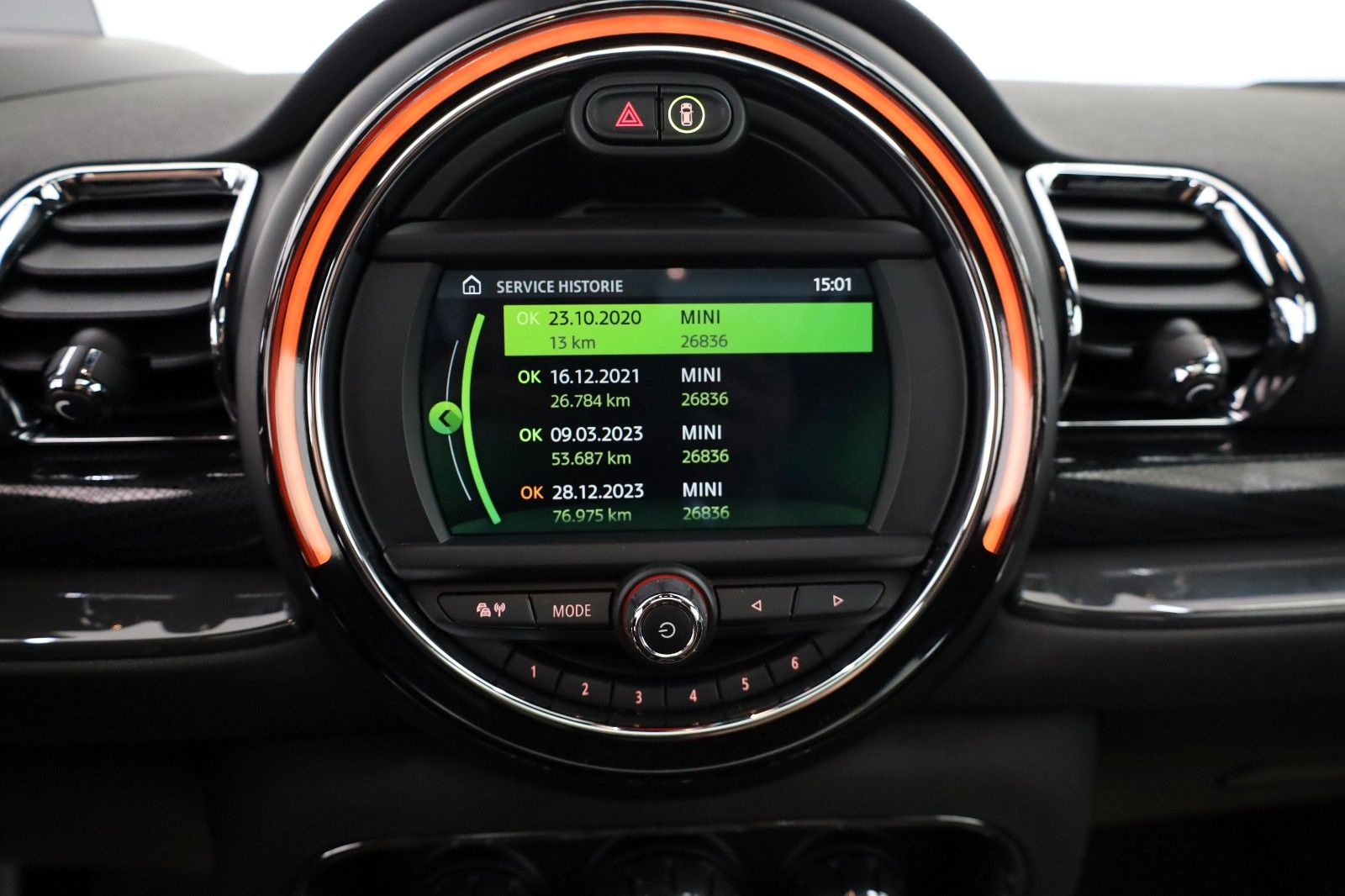 Fahrzeugabbildung MINI Clubman SD Cooper All4 Navi,LED,PanDach,Harman/K