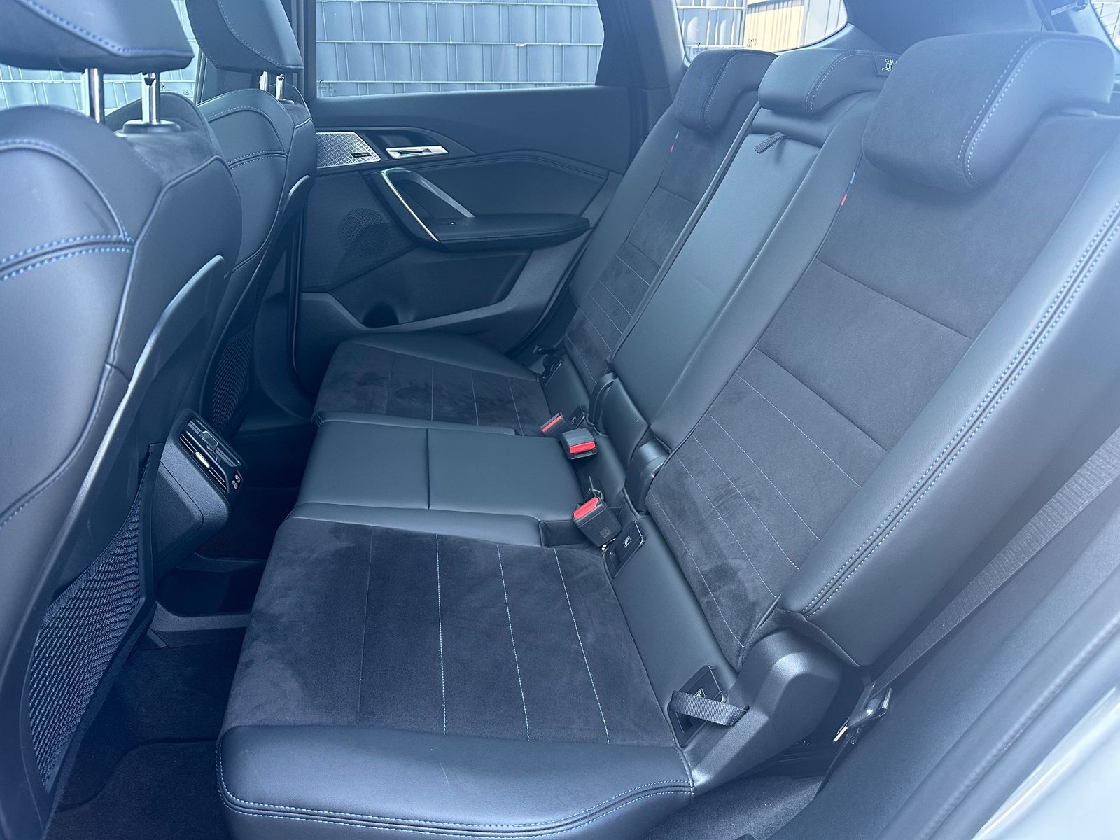 Fahrzeugabbildung BMW X1 xDrive20d M-Sport NAV+LED+PANO+AHK+SHZ