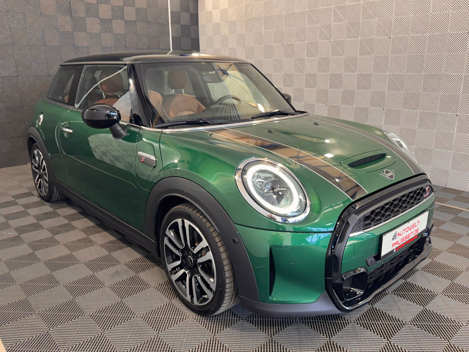 Gebrauchtwagen MINI Cooper S Mini Cooper S*Classic*HK-LED-R.KAM-LEDER-SHZ-17" in Dirlos