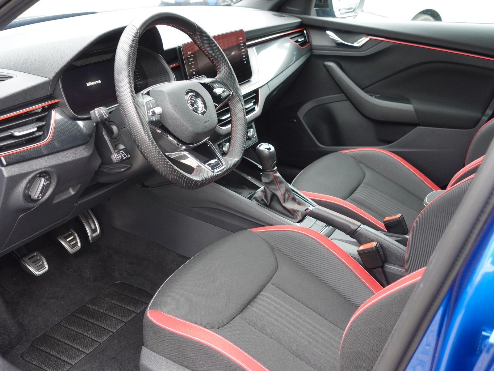 Fahrzeugabbildung SKODA Kamiq 1.5 TSI ACT MONTE CARLO LED/Navi/RFK/18"/.