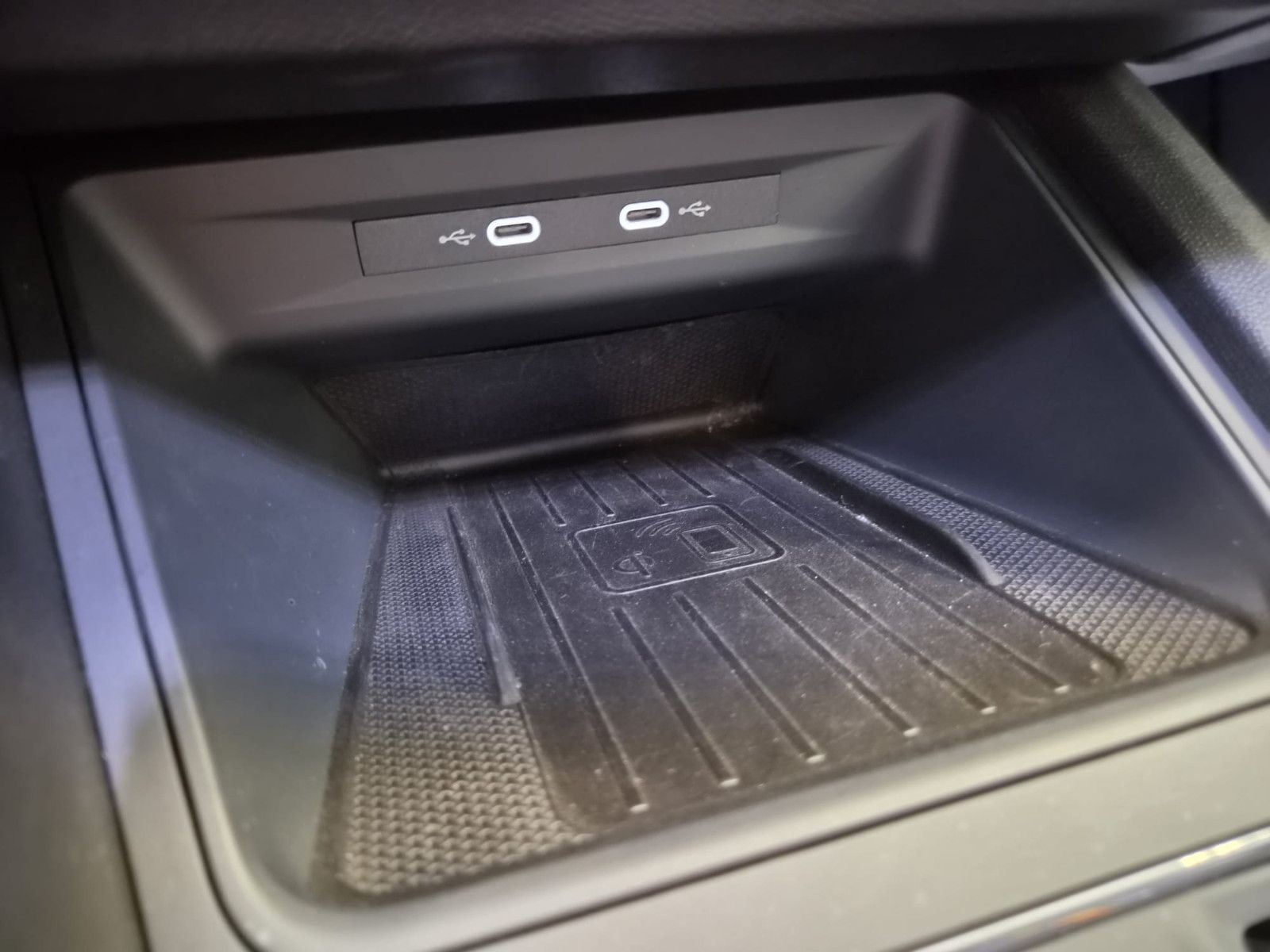 Fahrzeugabbildung CUPRA Leon VZ / PANO / LED / KAMERA / NUR 42TKM