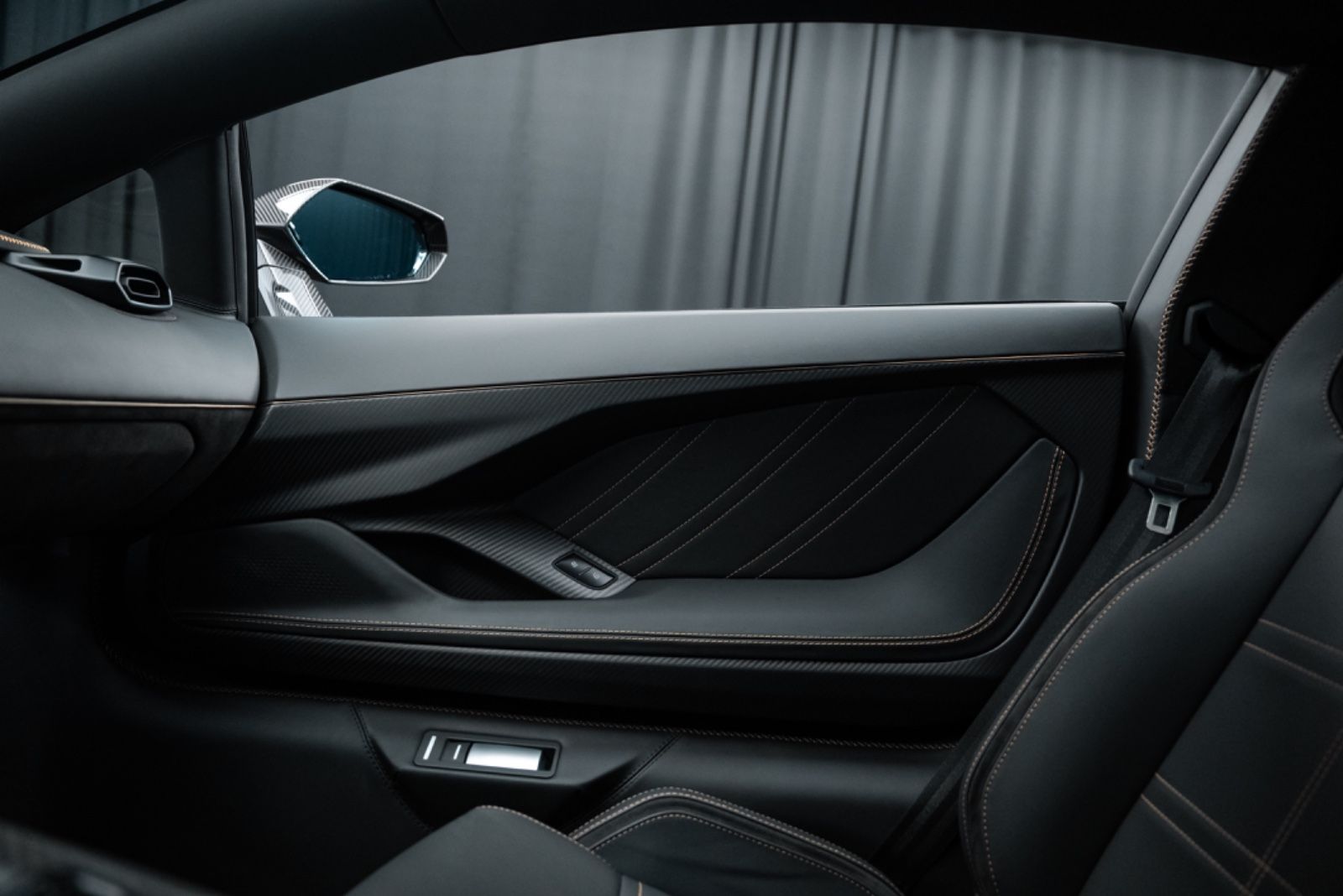 Fahrzeugabbildung Lamborghini Countach LPI 800-4 1of112/CARBON/LIFT