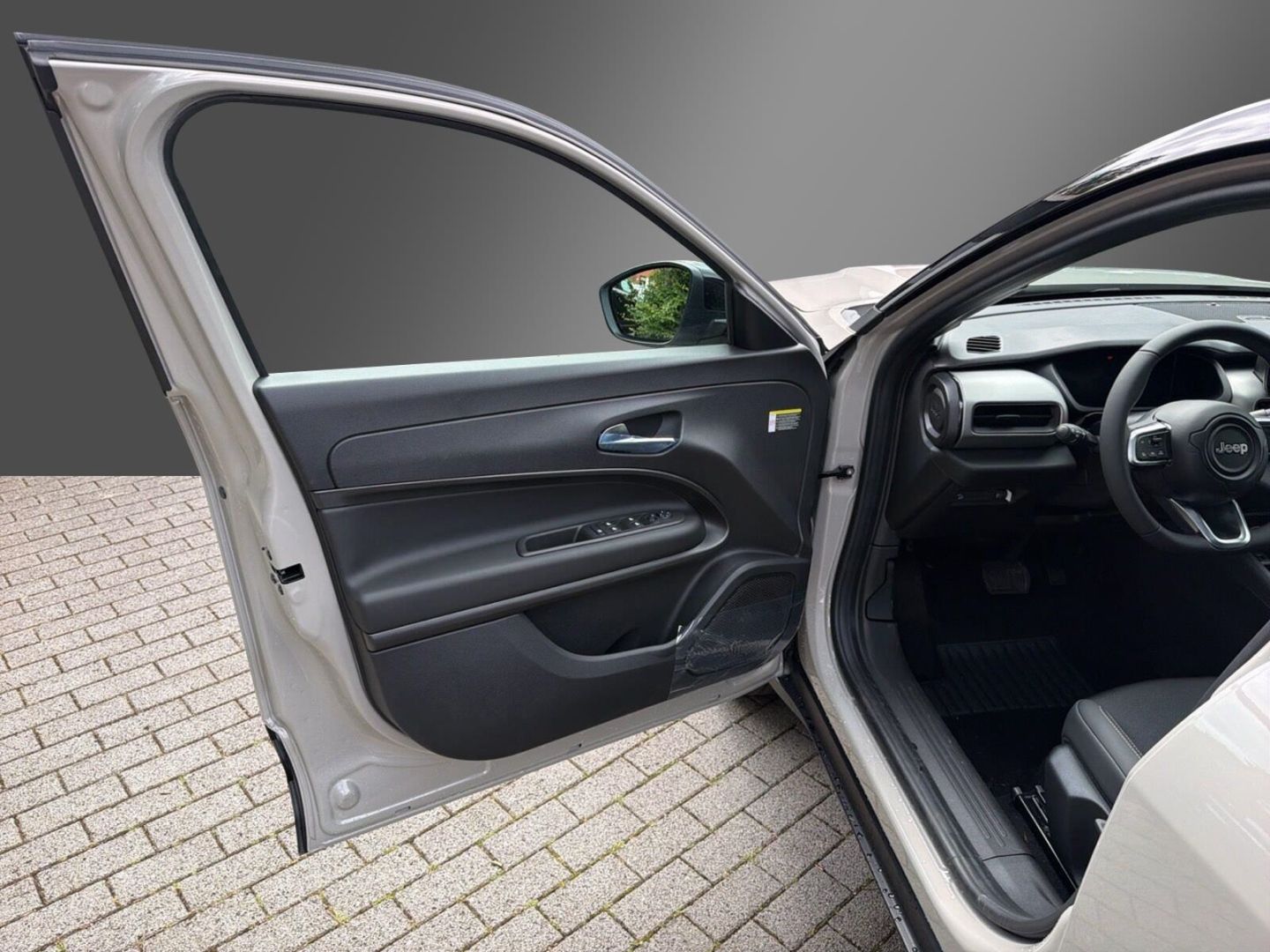 Fahrzeugabbildung Jeep Avenger Black Edition 1.2 MHEV -Panoramadach-MY2