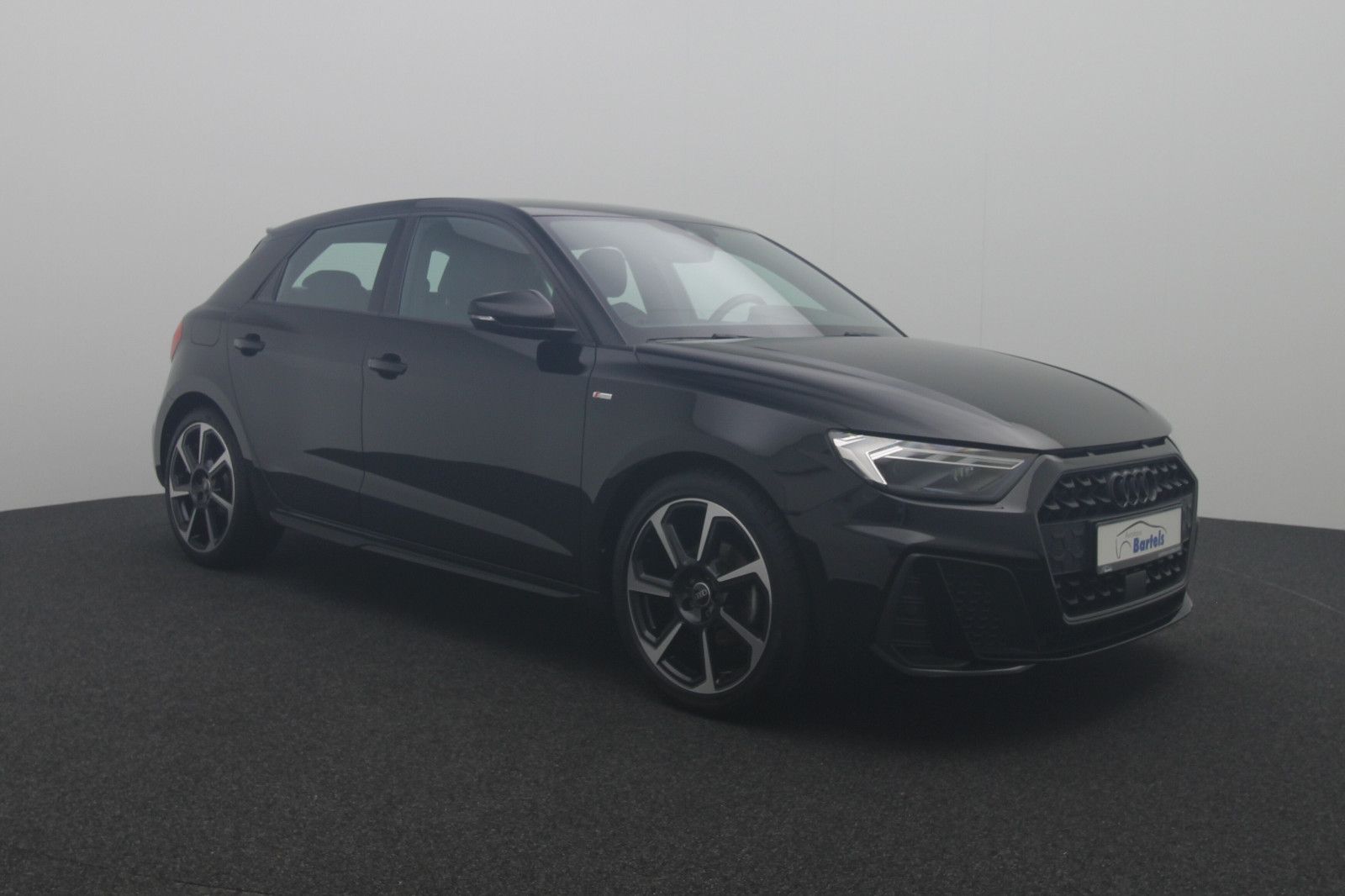 Fahrzeugabbildung Audi A1 Sportback 30 TFSI S line 18"Optik schwarz LED