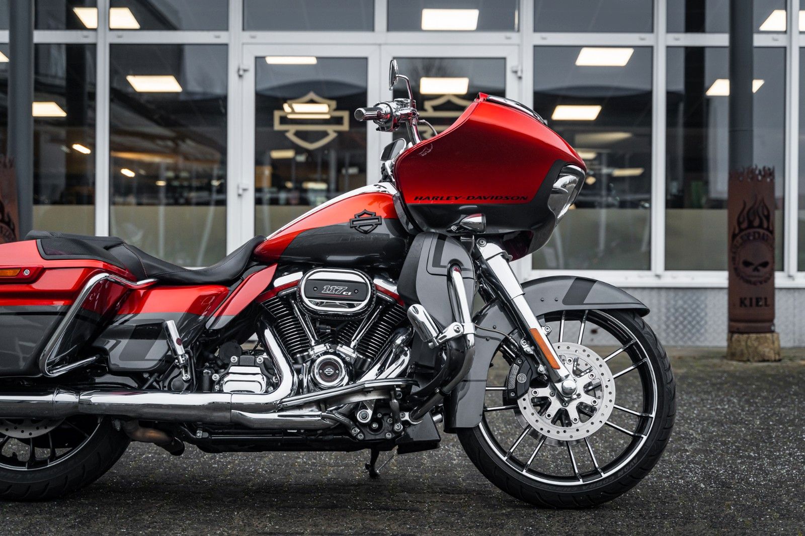 Fahrzeugabbildung Harley-Davidson FLTRXSE CVO ROAD GLIDE 117 CUI - JEKILL&HYDE -