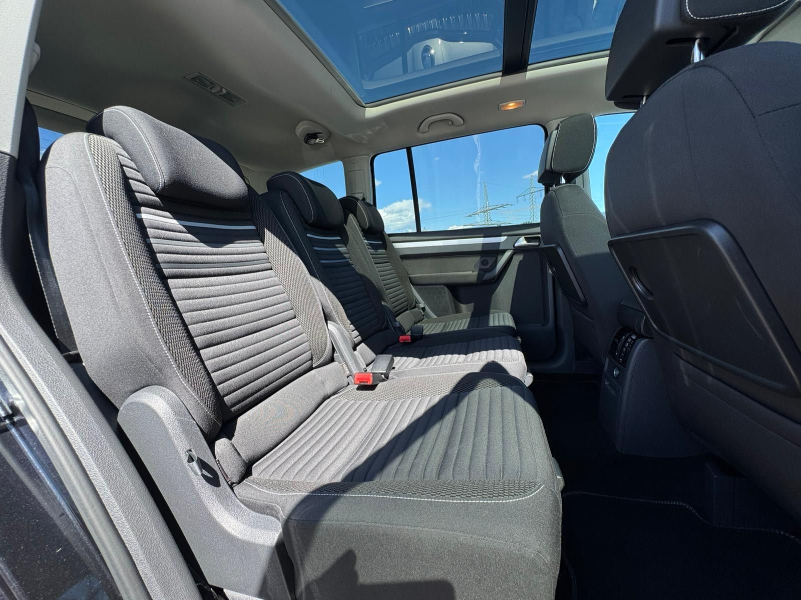 Fahrzeugabbildung Volkswagen Touran 2.0 TDI Cup PANO*BI-XENON*KLIMA*PDC*SHZ