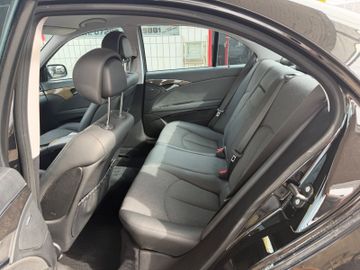 Mercedes E 200 - 12