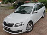 Skoda Octavia Combi Xenon Elegance - Skoda Octavia: Combi Elegance