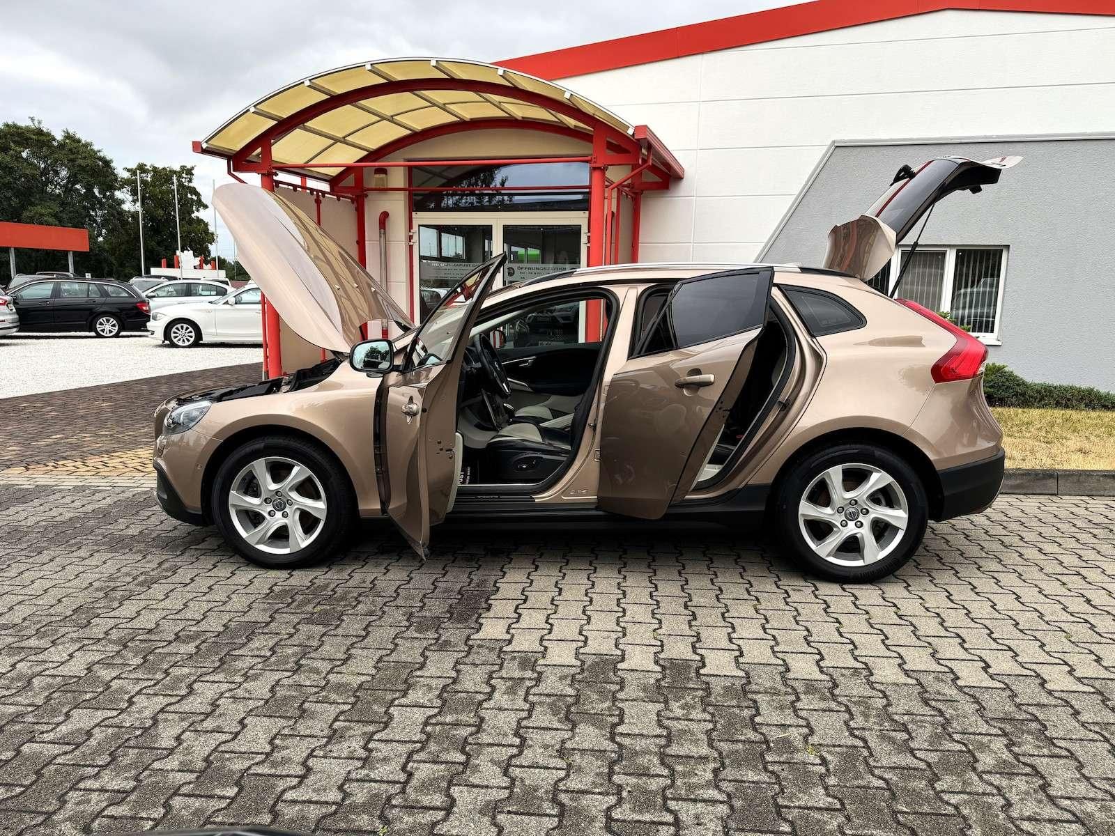 Fahrzeugabbildung Volvo V40 Cross Country T5 AWD/Navi/Xenon/StandHz 1...