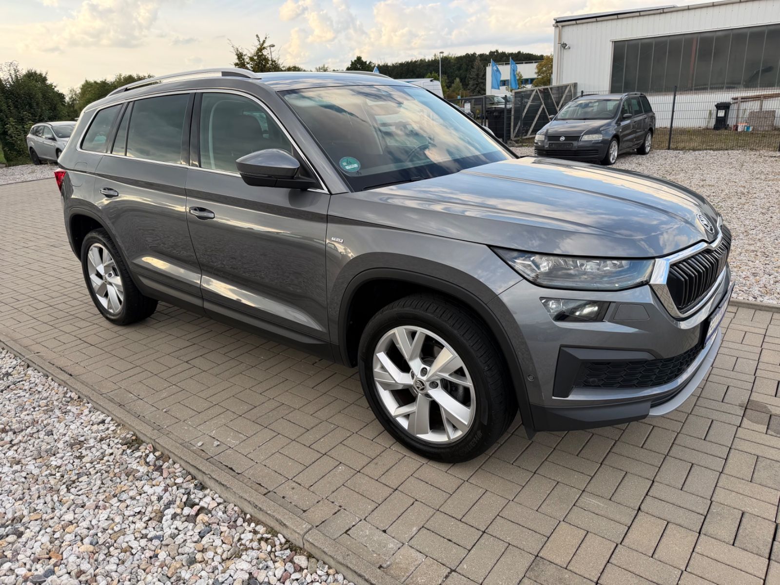 Skoda Kodiaq Tour LED NAVI Kamera PDC DAB imagem 3