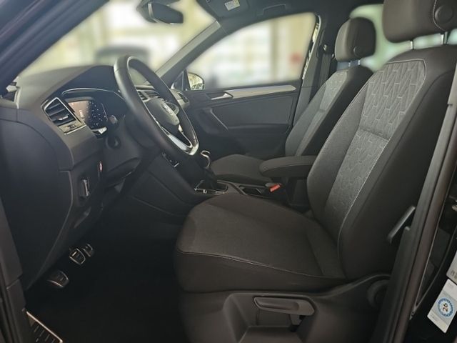 Fahrzeugabbildung Volkswagen Tiguan 1.5 TSI 6-Gang MOVE AHK NAVI MATRIX 360°