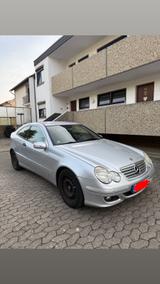 Mercedes-Benz C 160 Sportcoupé - - Mercedes-Benz C 160 mit Benzin-Antrieb: Coupe