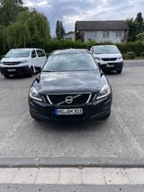 Volvo XC60 2.0T5 Momentum Powershift-Getriebe Momentum - Volvo XC60: Schwarz