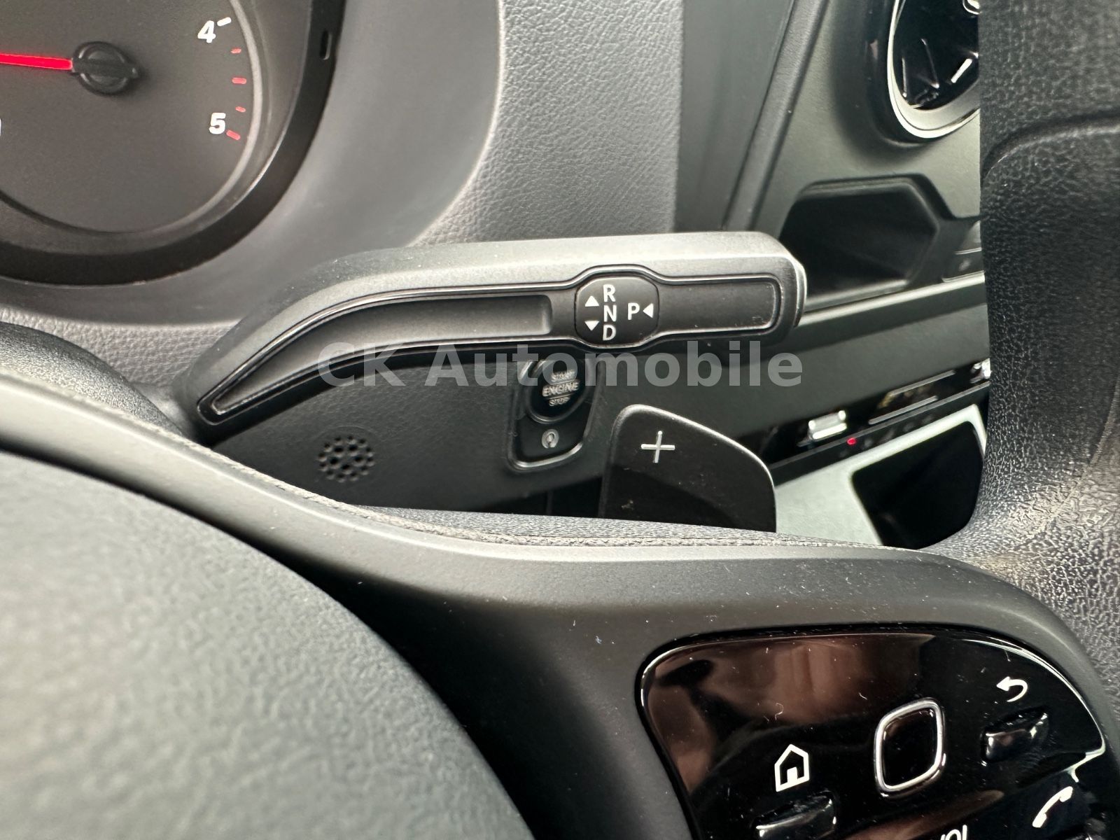 Fahrzeugabbildung Mercedes-Benz Sprinter III Mixto 319CDI V6 RWD /Autom./5 Sitze