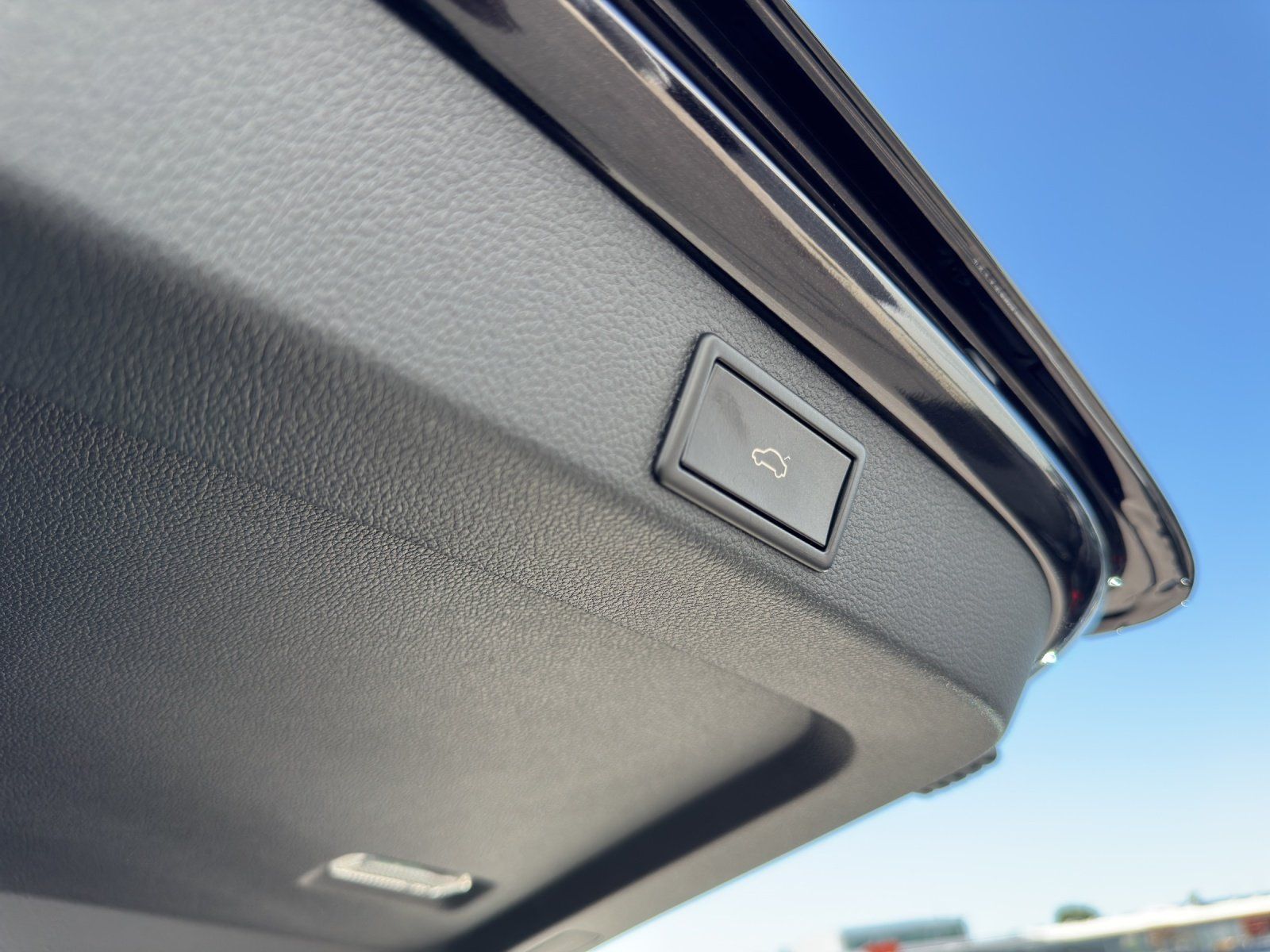 Fahrzeugabbildung SKODA Superb Combi 1.4 TSI iV DSG/AHK/PANO/STHZG/360°/