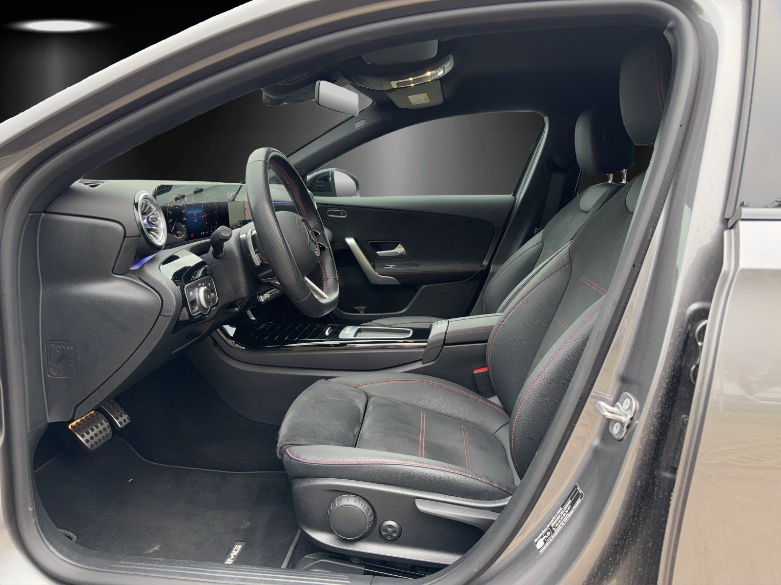 Fahrzeugabbildung Mercedes-Benz A 220 d Limousine AMG Distro MULTIBEAM KeyGO 19"