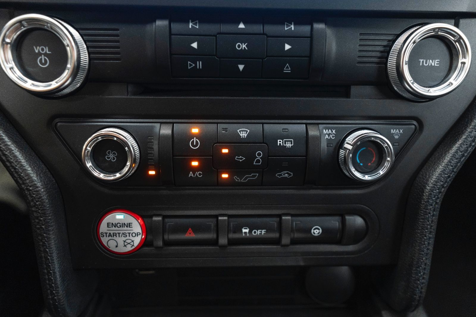 Fahrzeugabbildung Ford Mustang Ecoboost 2,3L KAM NAV LEDER Sitzh