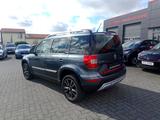 Skoda Yeti Adventure/XENON/PDC/SITZHZG/KLIMAAUTO./LM - Skoda Yeti mit Benzin-Antrieb: Geländewagen, Schaltgetriebe