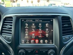 Fahrzeugabbildung Jeep Grand Cherokee 6.4 SRT Autom Pano Navi ACC dt.Fz