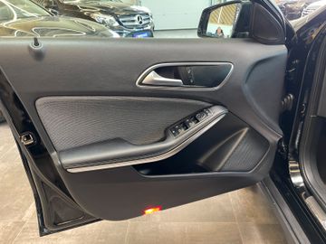 Mercedes-Benz GLA 200 7G-DCT Style *NAVI*XENON*SHZ*TEMPOMAT*