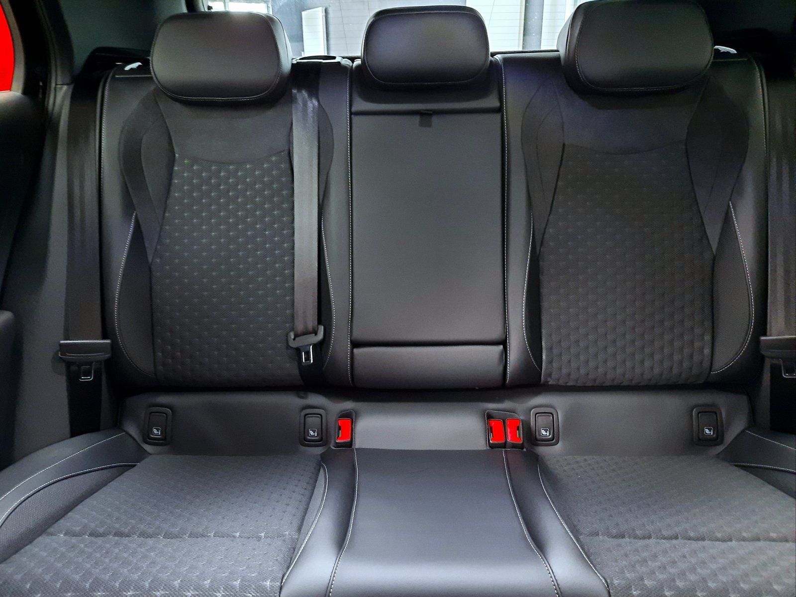 Fahrzeugabbildung Volkswagen T-Roc eTSI R-Line Black&Style DSG *AHK*Cam*ACC*