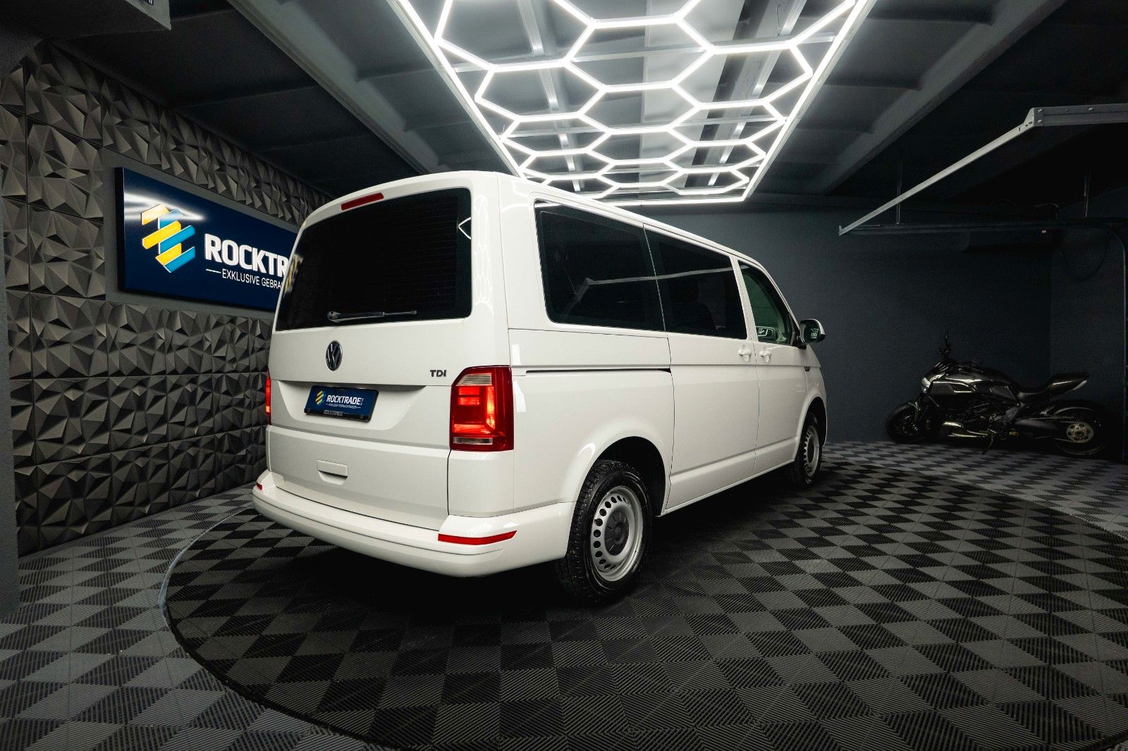 Fahrzeugabbildung Volkswagen T6 Transporter Kombi 8 Sitze *Klima*TÜV Neu*