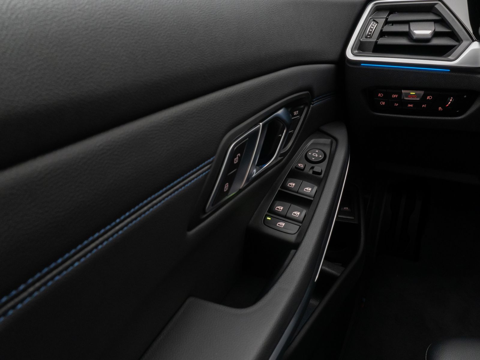 Fahrzeugabbildung BMW 330e  M Sport Laser Kamera HUD DAB HiFi Komfort