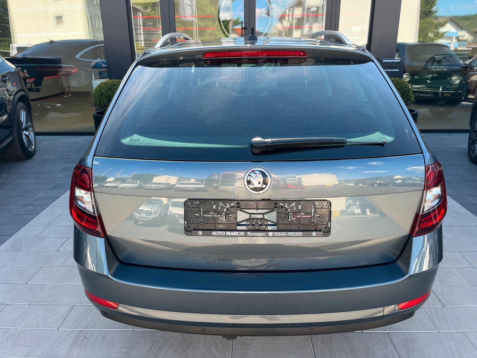 Fahrzeugabbildung SKODA Octavia 1.4 TSI Combi Drive*RFK*AHK*PDC*LED*