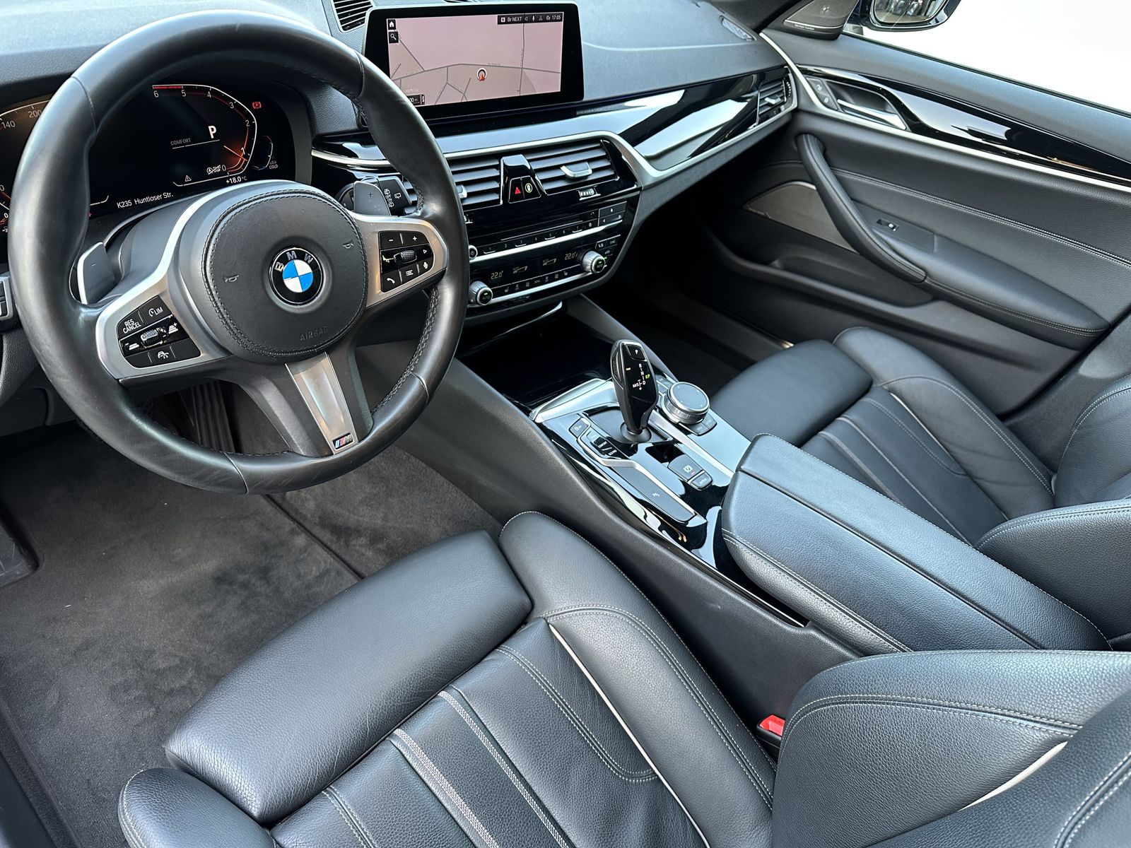 Fahrzeugabbildung BMW 530d Touring Sport-Line NAV+LED+19ZO+ACC+LC+H&K