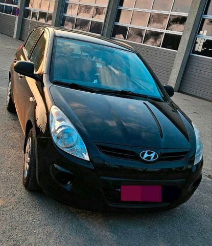 Hyundai Auto Hyundai i20 Schwarz 1.2 Classic 5 Türer