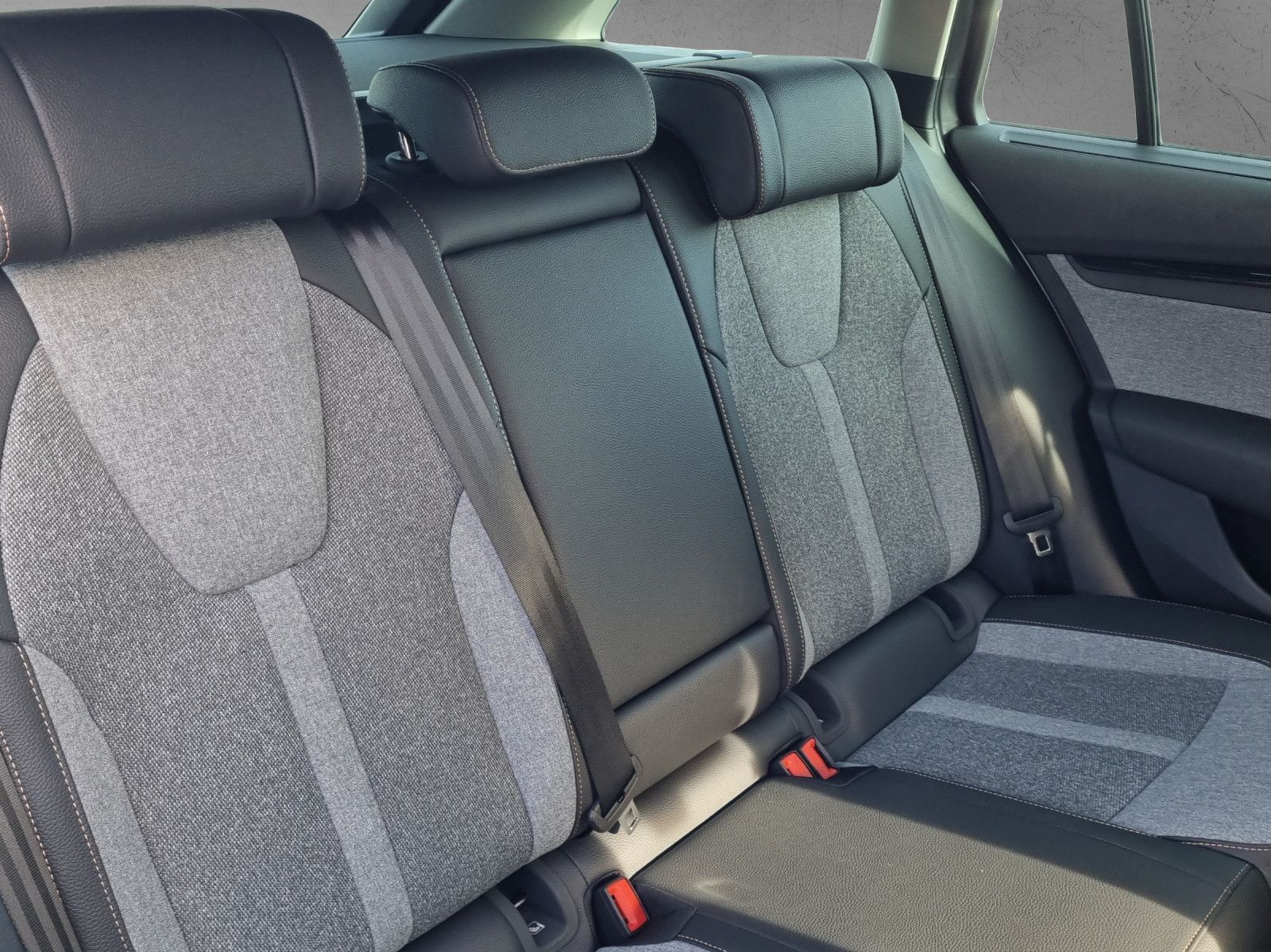 Fahrzeugabbildung SKODA Octavia Combi Tour 2.0 TDI 110kW/150PS AHK