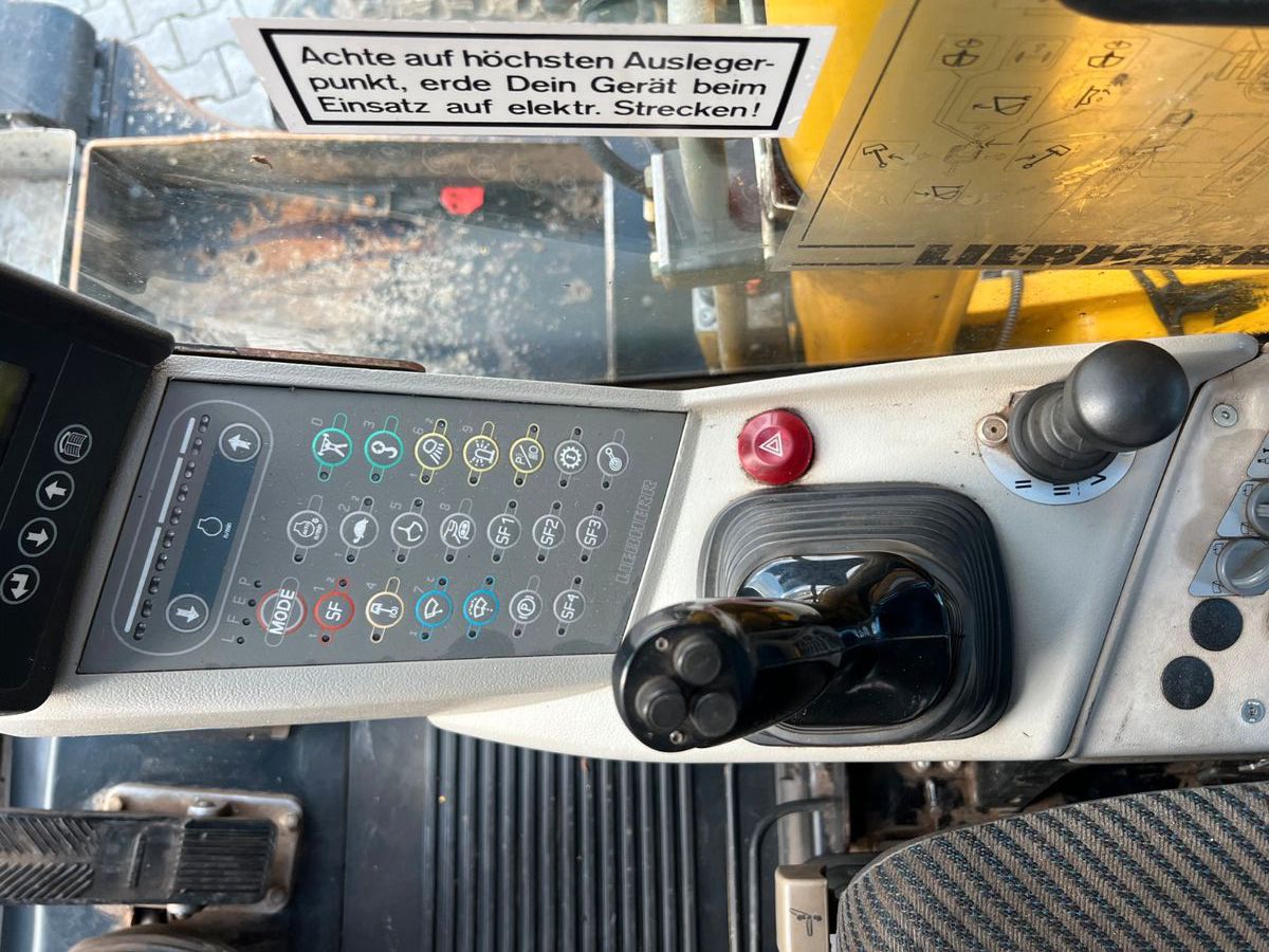 Fahrzeugabbildung Liebherr A 900 C ZW Litronic / 19.393 h / 2011