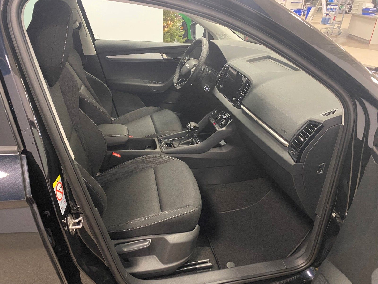 Fahrzeugabbildung SKODA Karoq 1.5 TSI DSG+Garantie 2030 oder 100tKM+NAVI