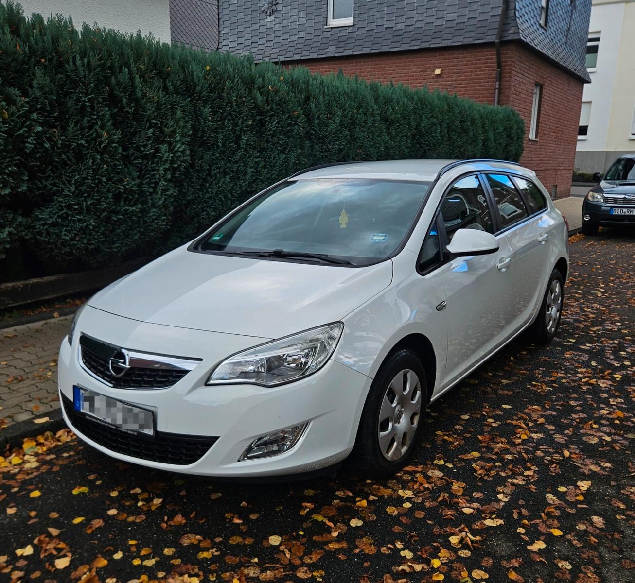 Opel Astra, 2011