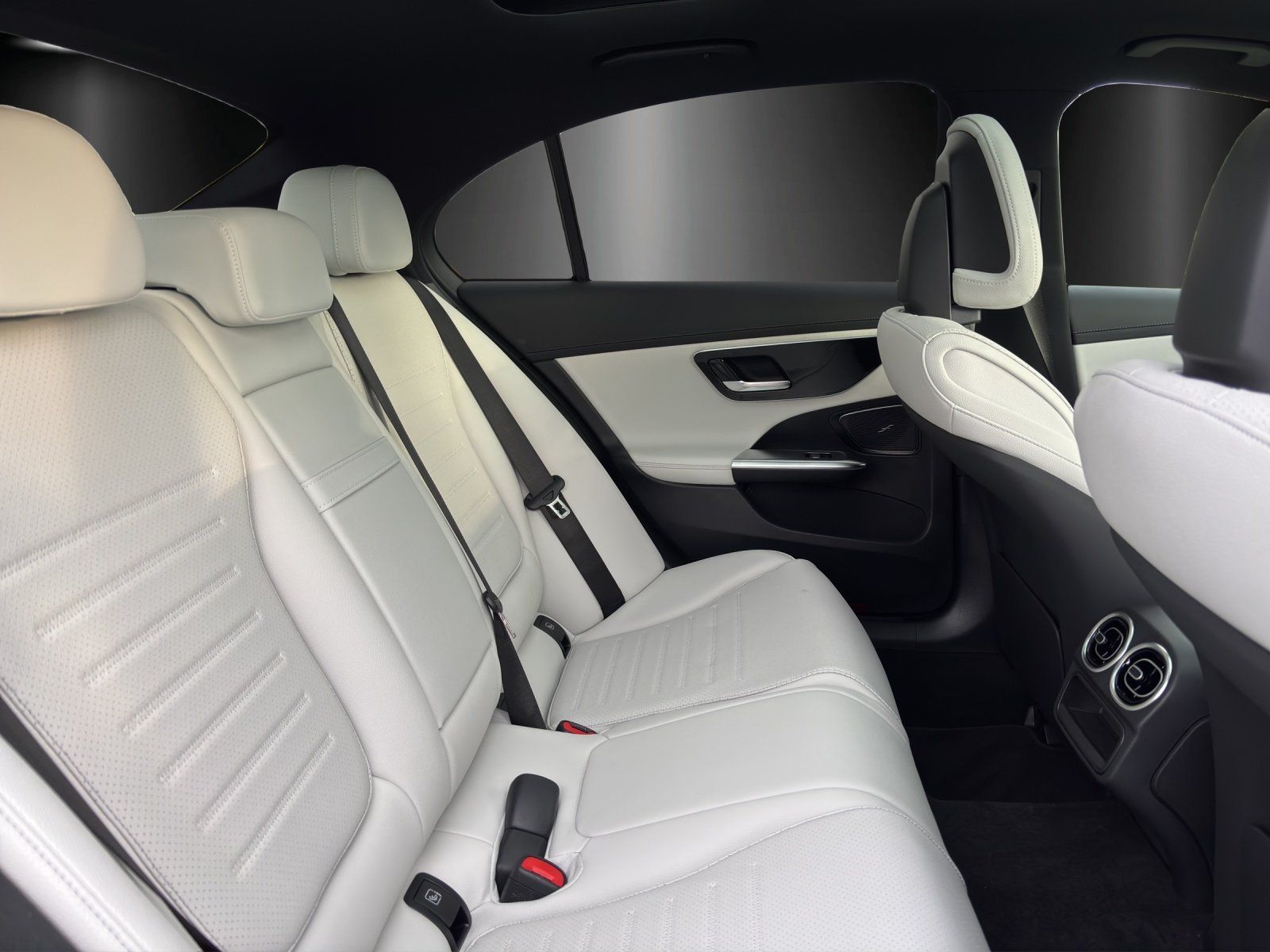 Fahrzeugabbildung Mercedes-Benz C 220 d AMG 360° Panodach AHK DigLight MEMORY